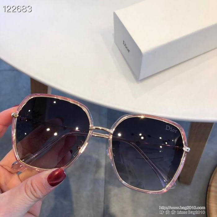 DIOR-迪奧  經典版型偏光眼鏡 2019新款 時尚高雅墨鏡 女士太陽鏡  lly1215